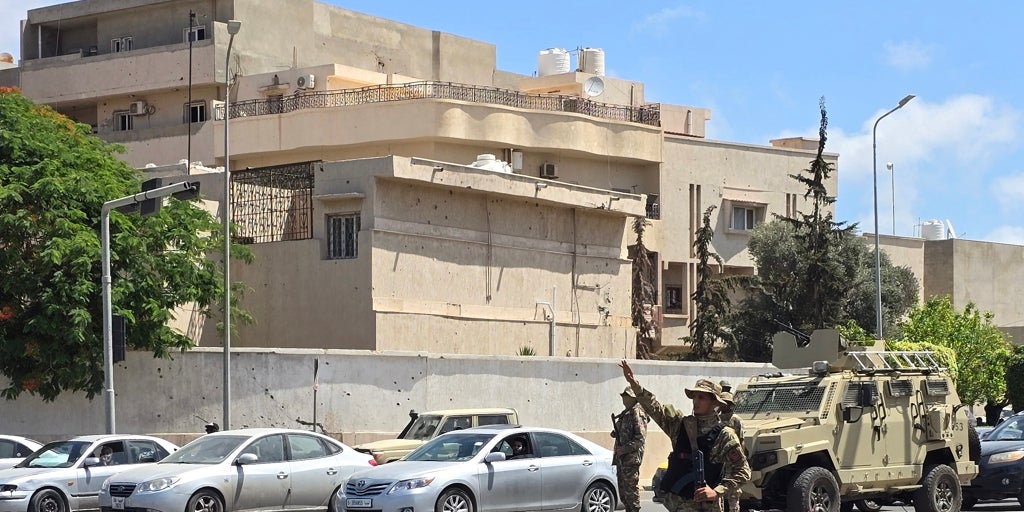 Decenas de españoles atrapados en el fuego cruzado en Libia, ya «a salvo en la Embajada y hoteles seguros»