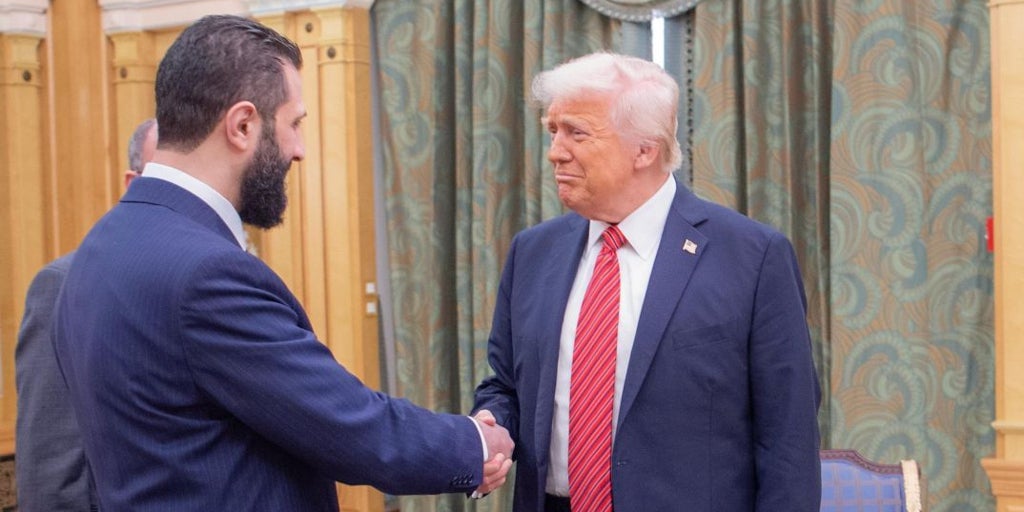 Trump se reúne con el nuevo líder de Siria tras el levantamiento de las sanciones