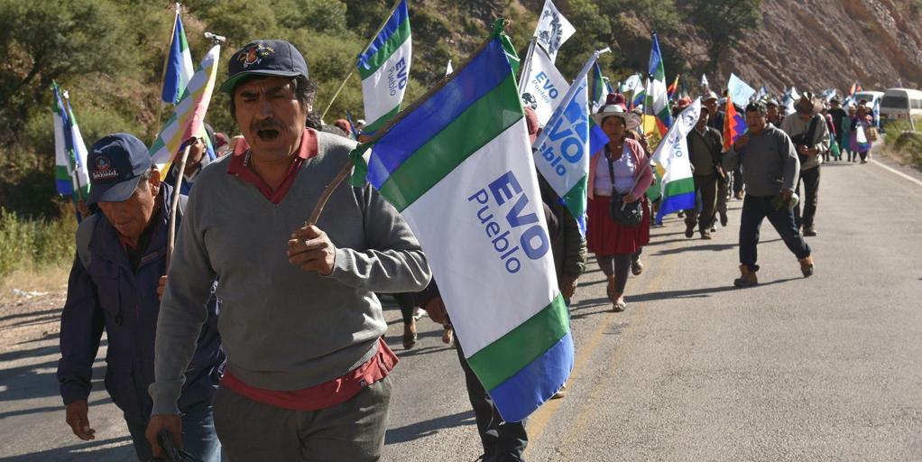 Una caravana de seguidores de Evo Morales busca inscribirlo como candidato pese a estar inhabilitado