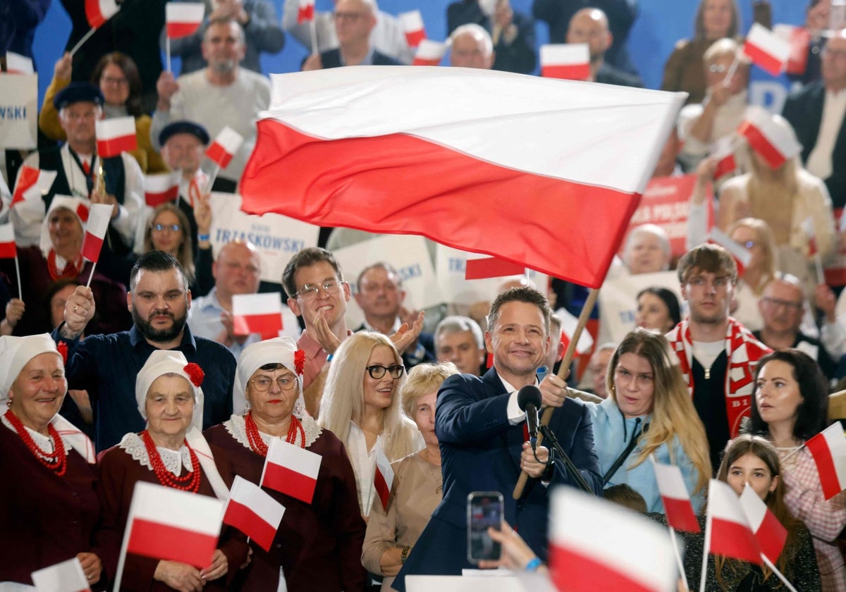 Las elecciones del 1 de junio serán clave también para el Gobierno de Tusk, que desde su retorno al poder hace año y medio se ha visto obligado a convivir con un presidente rival