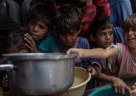 Israel golpea con dureza a una Gaza en la que 14.000 niños corren riesgo de morir por hambruna