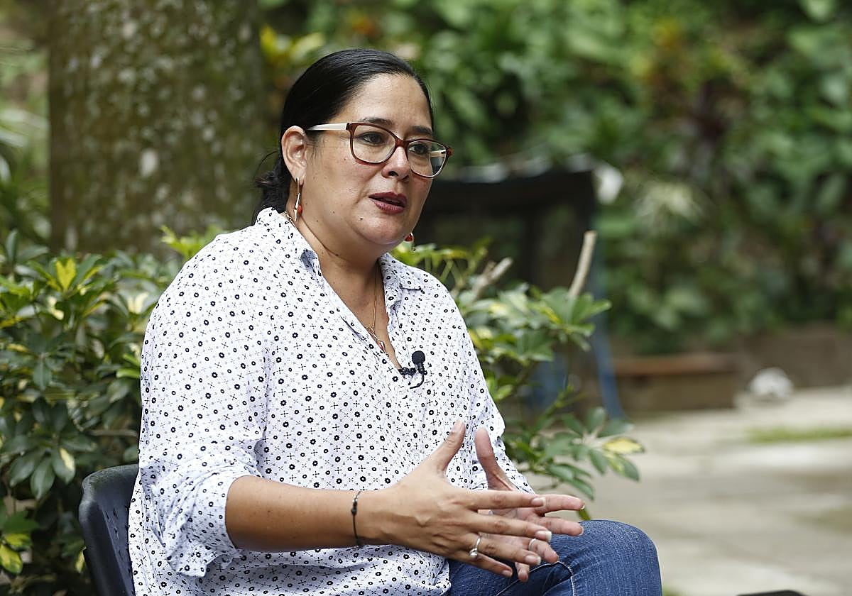 Organizaciones humanitarias exigen la liberación de una activista detenida en El Salvador