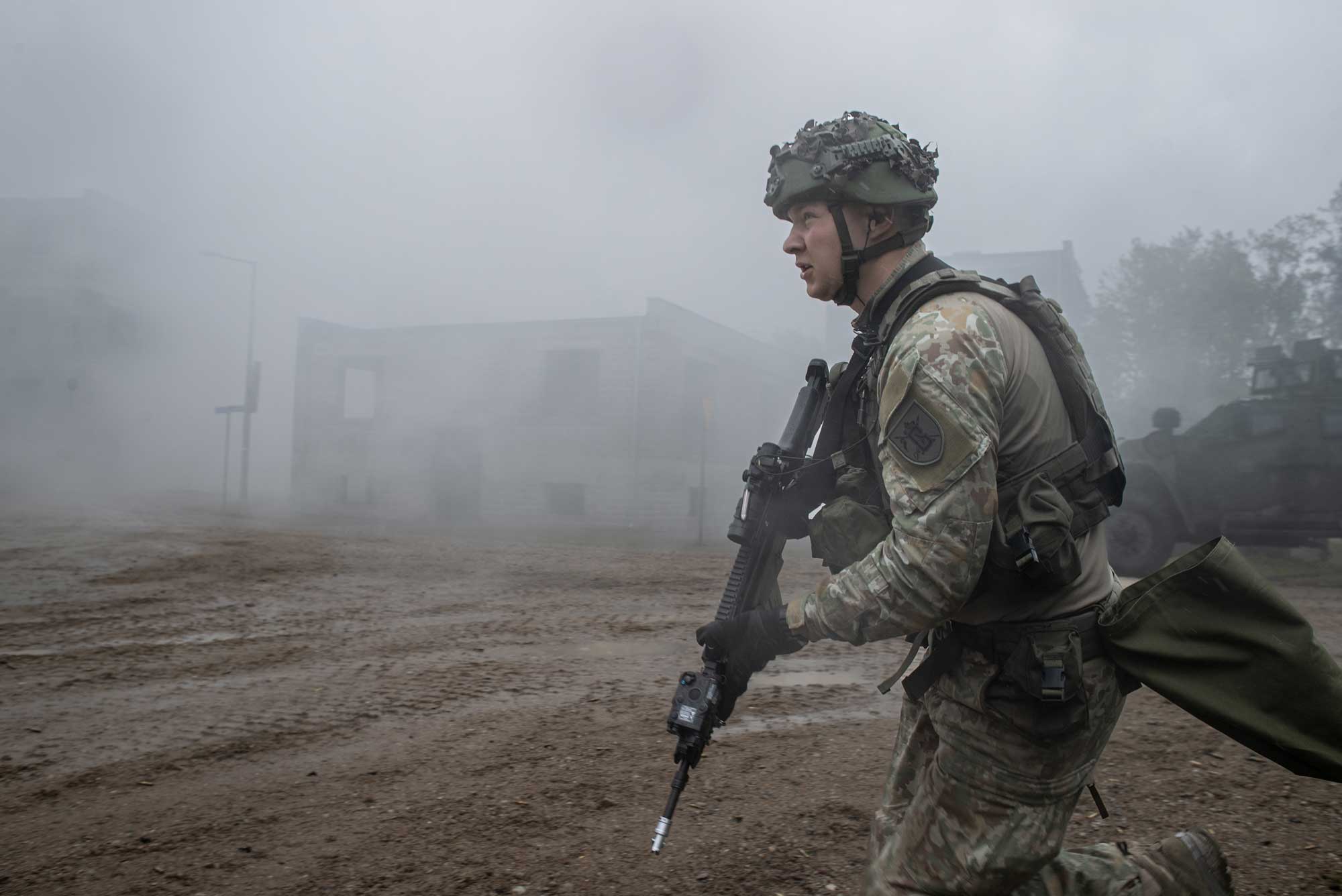 Un soldado lituano participa en las maniobras en Polonia 