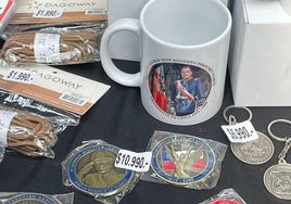 Venta de souvenirs sobre Augusto Pinochet pone en aprietos al Ejército de Chile
