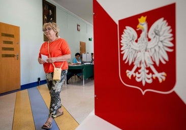 Alta participación en una tensa jornada electoral en Polonia