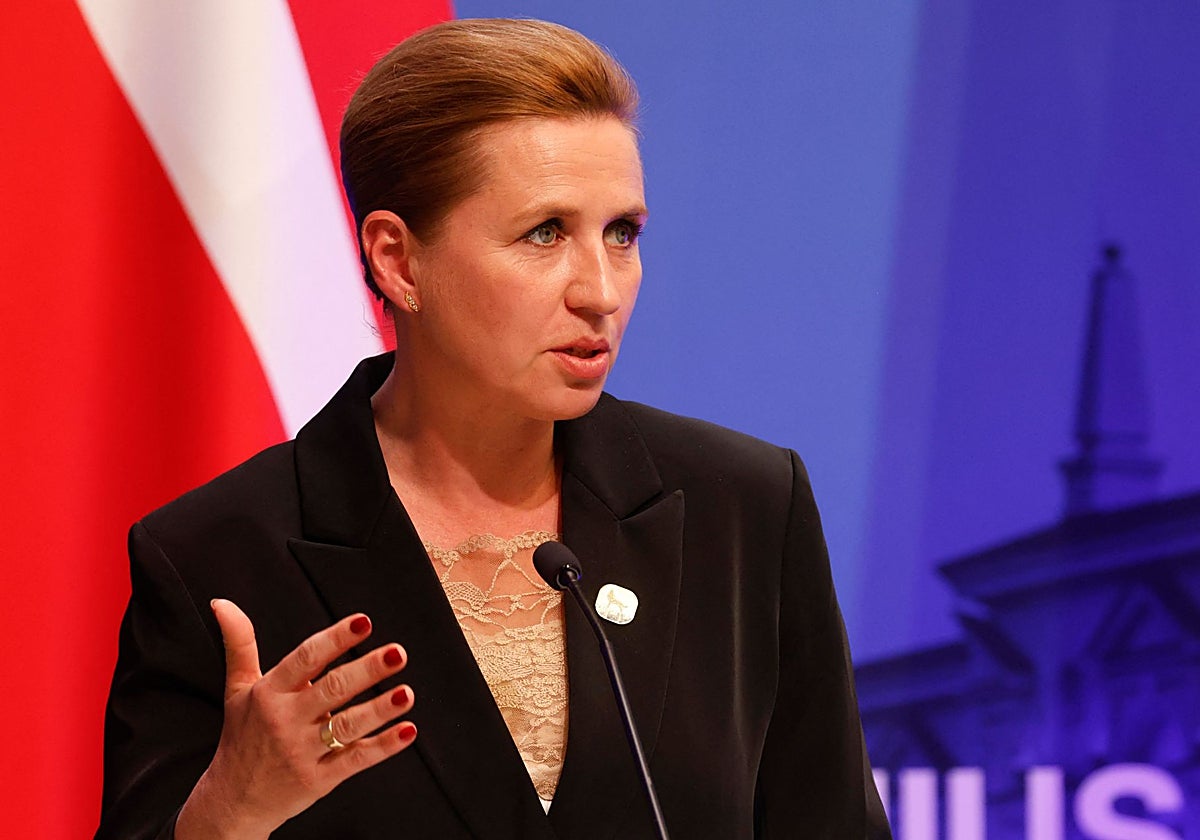 El salario de los futuros primeros ministros de Dinamarca aumenta: mientras que Mette Frederiksen recibe actualmente alrededor de 257.000 euros al año, se espera que sean casi 332.500 euros para sus sucesores