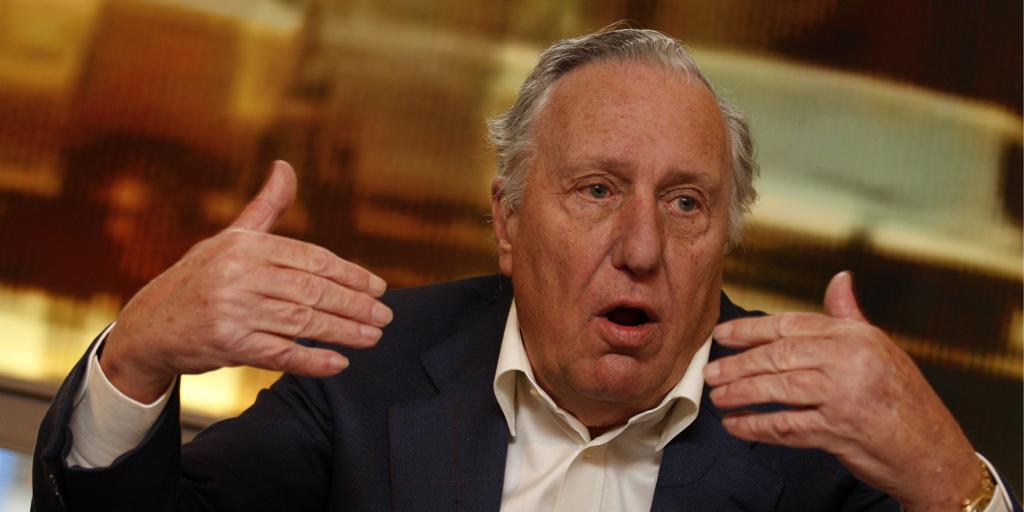 Muere el escritor británico Frederick Forsyth, autor de 'El día del Chacal' y 'El expediente Odessa', a los 86 años
