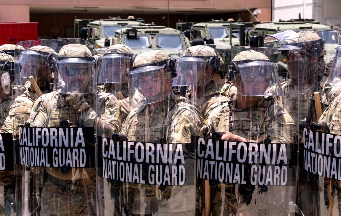 La Guardia Nacional del California preparada para la acción.