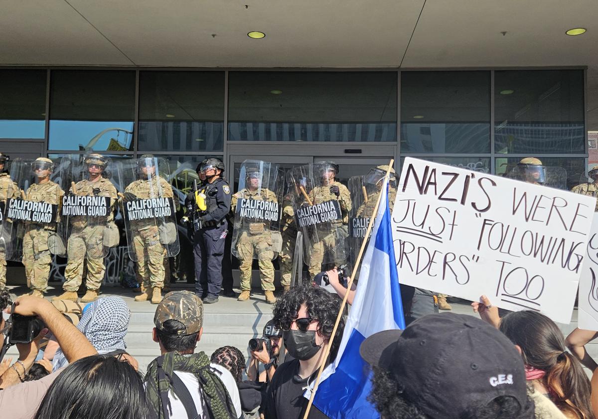 Manifestantes tachan de nazis a los miembros de las fuerzas de seguridad en las protestas de Los Ángeles