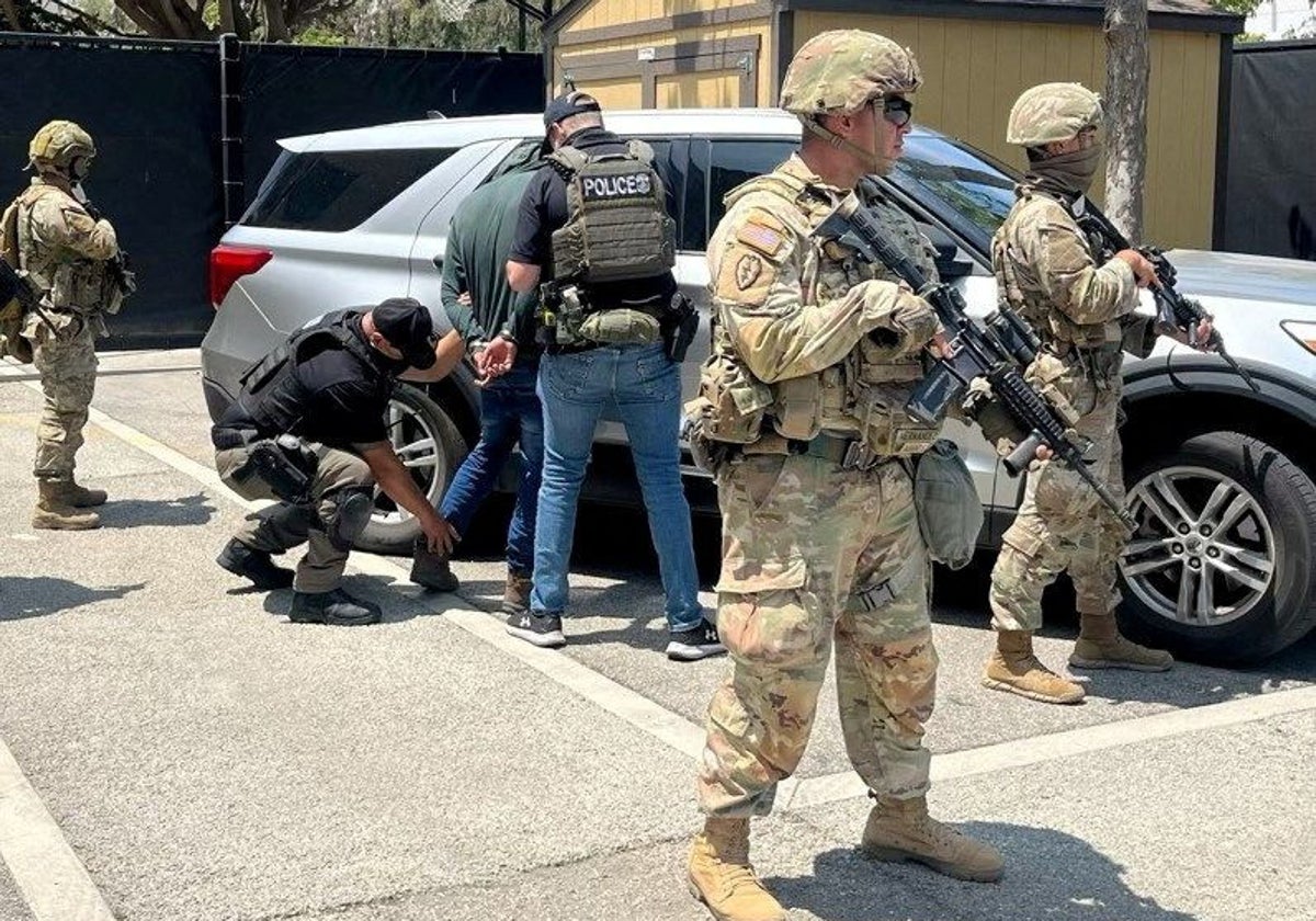 Miembros del Ejército realizan operaciones con la Policía de Los Ángeles