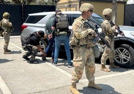 Miembros del Ejército realizan operaciones con la Policía de Los Ángeles