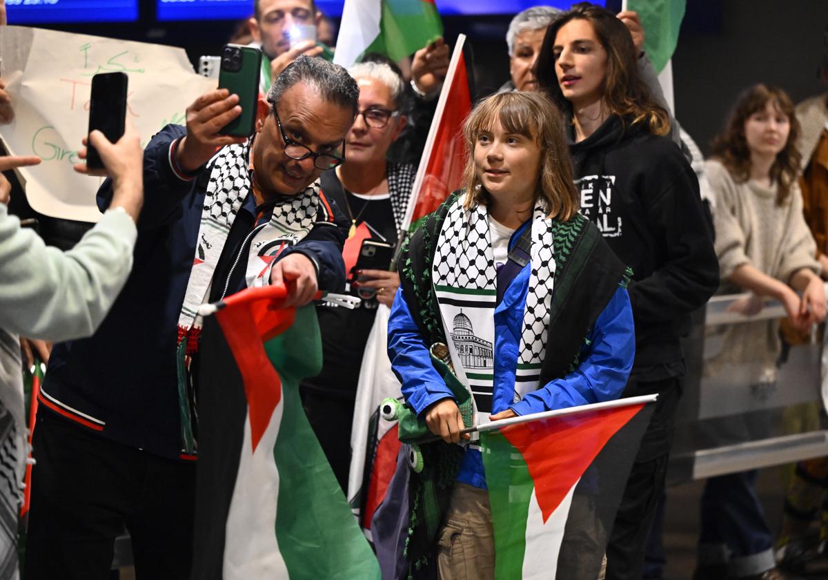 La activista Greta Thunberg, a su llegada a Estocolmo (Suecia) tras ser deportada de Israel