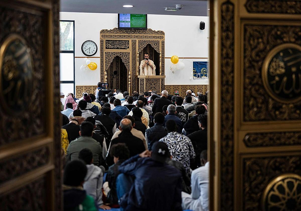 Celebración de la fiesta de Eid al Adha en una mezquita en Bethune, en el norte de Francia