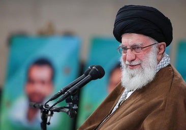 Trump amenaza al ayatolá Jamenei: «Sabemos dónde está, no le vamos a matar, al menos por ahora»