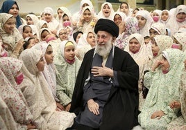 Quién es Alí Jamenei, el ayatolá de Irán y cuánto poder acumula