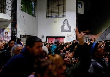 Desde la prisión domiciliaria, Cristina Kirchner lidera un acto y critica al Gobierno de Milei: «Bullrich es nefasta»