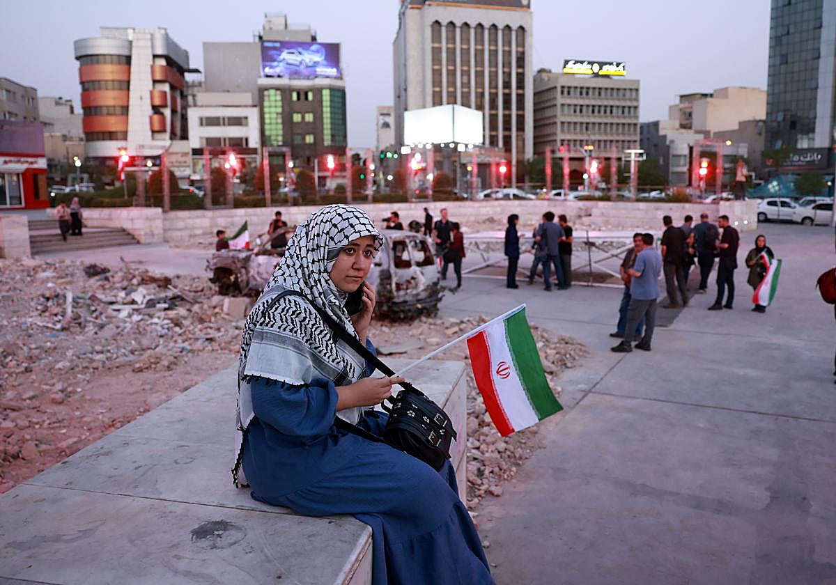 A pesar de la destrucción de sus instalaciones nucleares, los iraníes han celebrado como una victoria el fin de la guerra con Israel