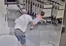 Imagenes del vídeo de las cámaras de seguridad del aeropuerto