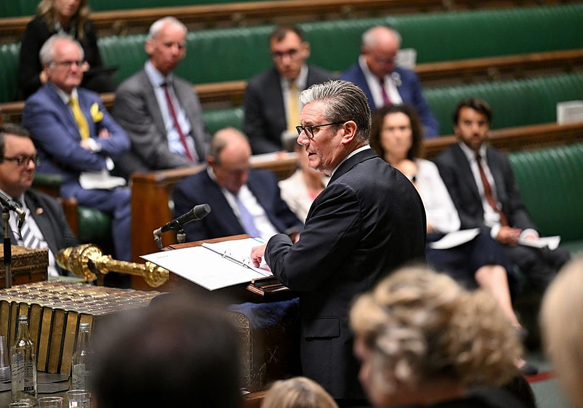 El Primer Ministro británico, Keir Starmer, hace una declaración en la Cámara de los Comunes en Londres
