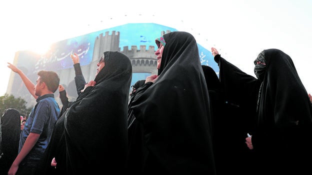 Imagen después - Irán antes y después del 79: la represión de la mujer por bandera