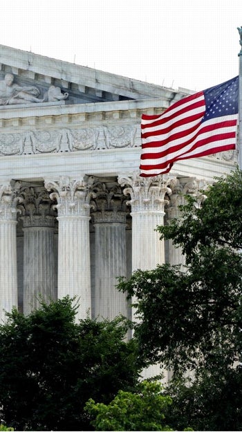 ¿Por qué la menguante separación entre poderes amenaza nuestras democracias?