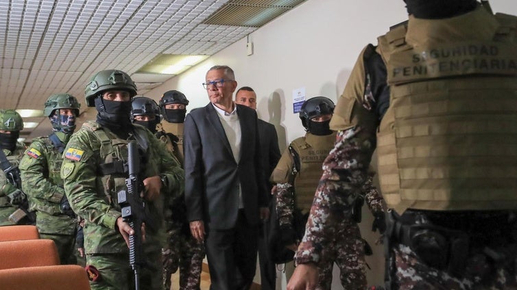 El exvicepresidente de Ecuador Jorge Glas es sentenciado a 13 años de cárcel por malversación