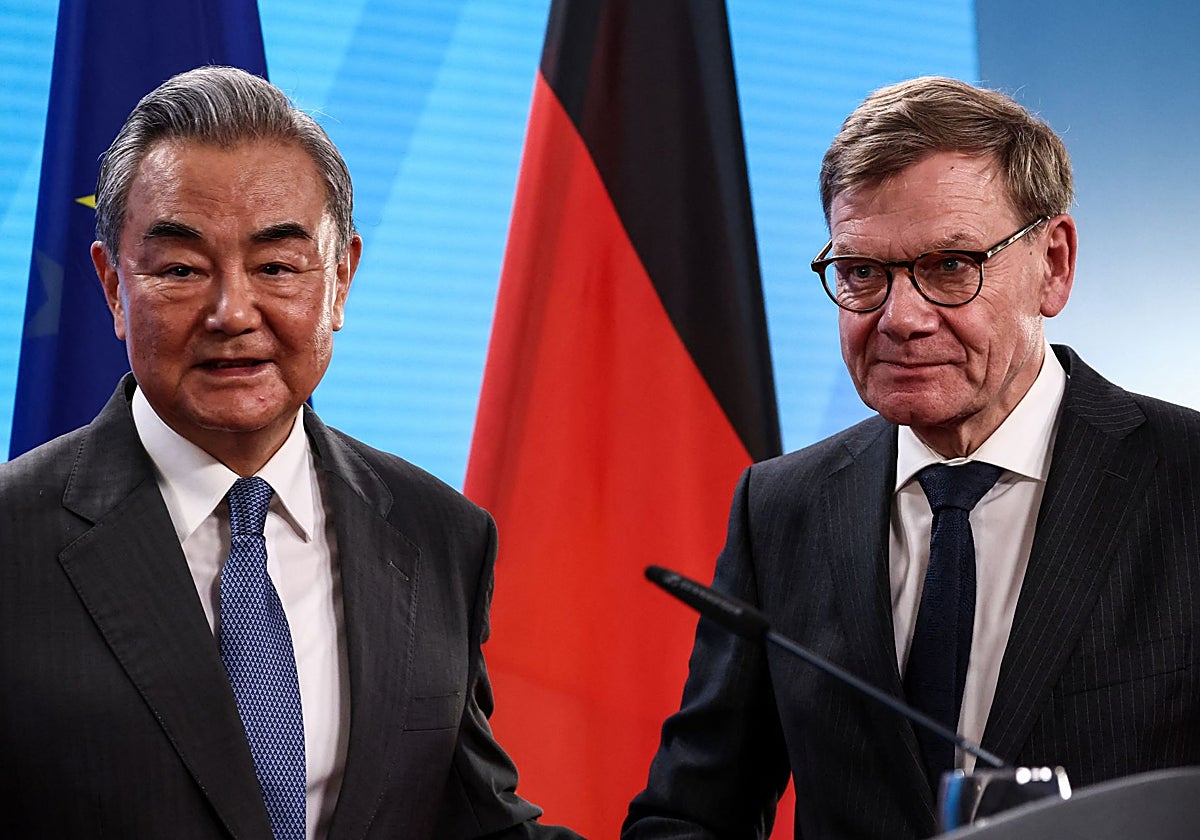 El ministro de Asuntos Exteriores de China, Wang Yi, visita Berlín