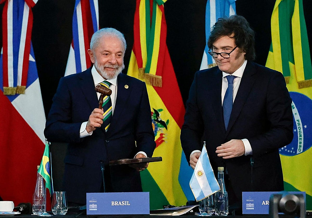 Lula y Milei, durante el acto de transferencia de la presidencia de Mercosur este jueves en Buenos Aires