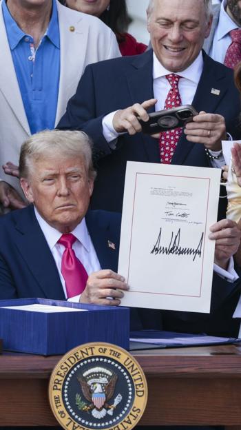 Trump firma su ley «grande y hermosa»
