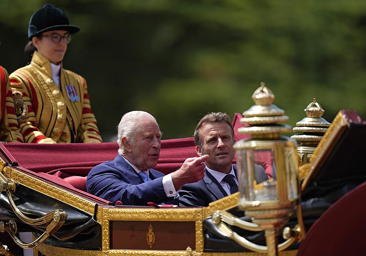 Macron, recibido con honores por el Rey Carlos III en Windsor en el arranque de su visita de Estado al Reino Unido