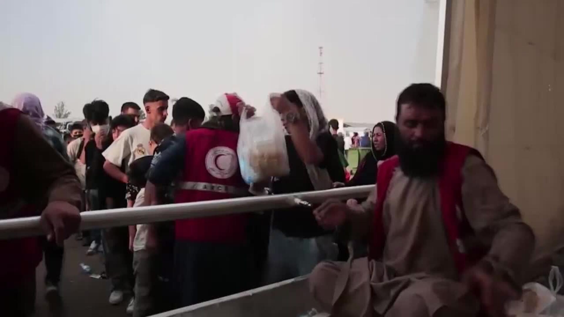 Más de un millón de afganos expulsados de Irán y Pakistán desde enero