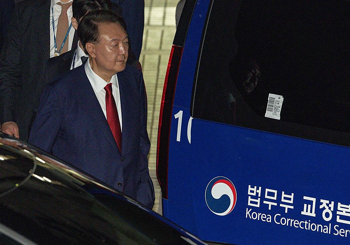 El expresidente de Corea del Sur, Yoon Suk-yeol, a su salida del Tribunal del Distrito Central de Seúl