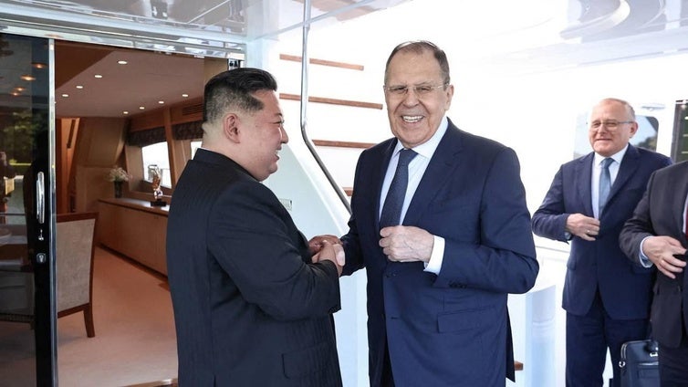 Kim Jong-un recibe al ministro de Exteriores ruso para estrechar su alianza en la guerra de Ucrania