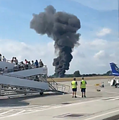 Un avión se estrella en un aeropuerto de Londres tras despegar