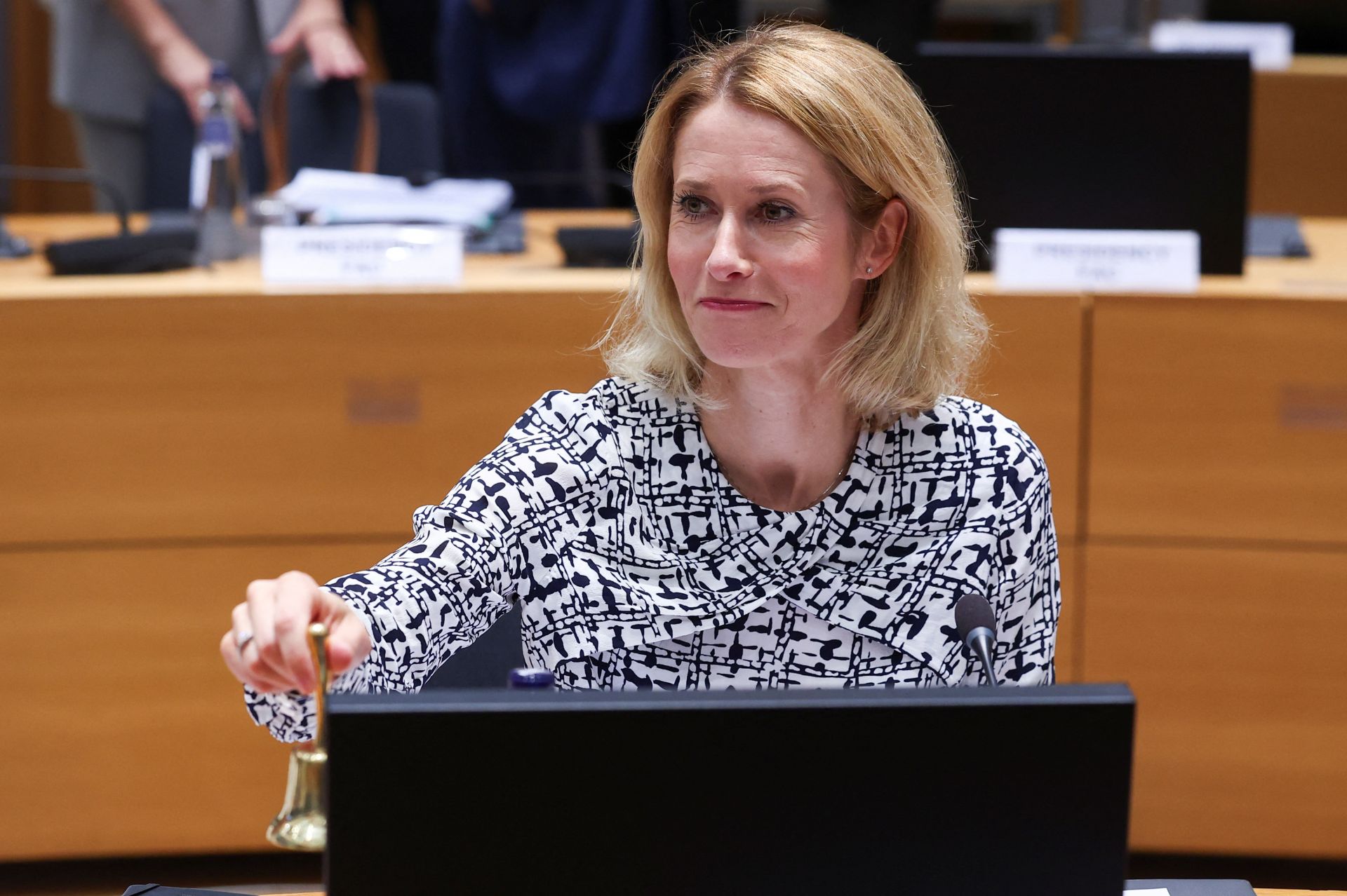Kaja Kallas evita poner sanciones a Israel por ahora y otorga a Netanyahu más tiempo para que implemente el acuerdo humanitario