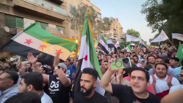Sirios salen a la calle en Damasco para protestar contra los ataques aéreos de Israel