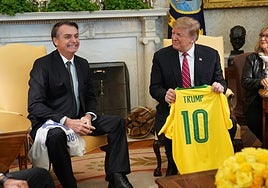 Trump elogia en una carta a Bolsonaro y dice que «espera» que se cancele el juicio en su contra
