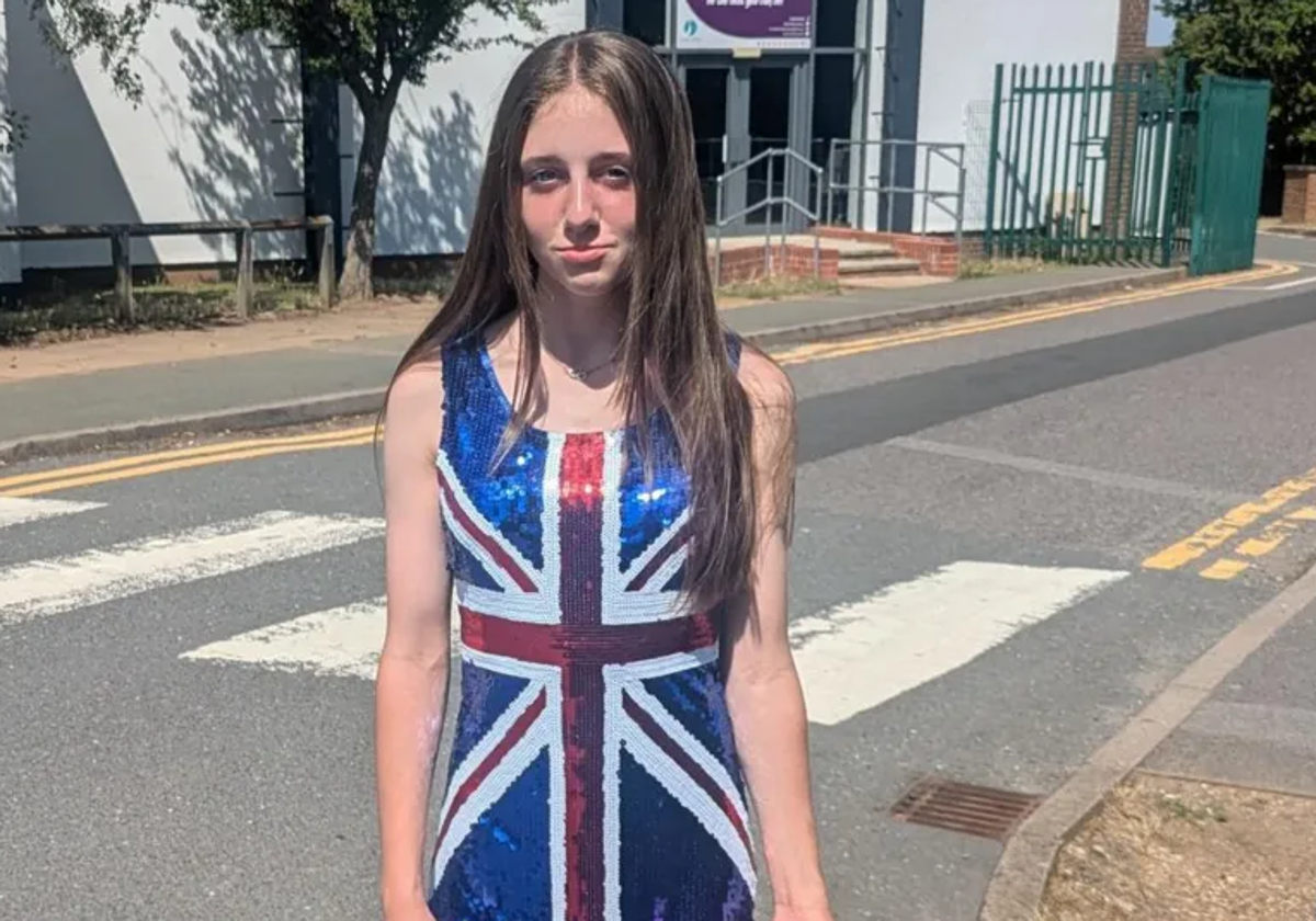 Courtney Wright, la menor expulsada por llevar un vestido con la bandera de Reino Unido
