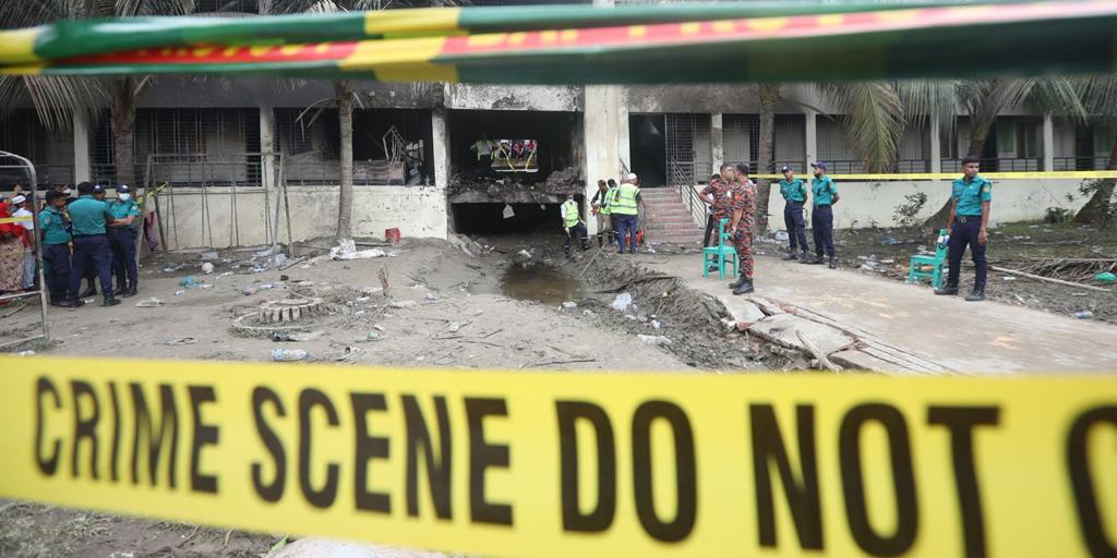 Ascienden a 27 los muertos tras estrellarse un avión militar en una escuela de Bangladés
