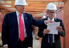 Trump aprovecha una visita a la Fed para humillar a Powell: «Yo lo despediría»