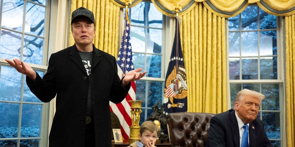 Trump niega querer «destruir» las empresas de Elon Musk