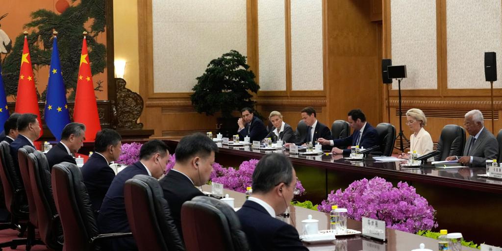 Xi presiona a la UE para tomar «la decisión estratégica correcta»: estrechar los lazos con China a costa de EE.UU.
