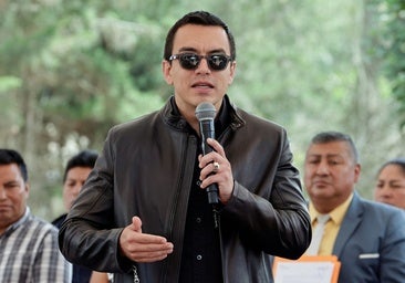 Noboa recorta el Gobierno de Ecuador y despide a 5.000 funcionarios