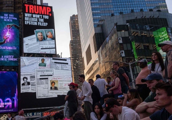Trump, cercado por las pruebas que lo vinculan con los papeles de Epstein