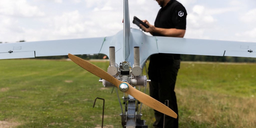 Ucrania recibirá 33.000 'cerebros' de inteligencia artificial para dar autonomía a drones comunes