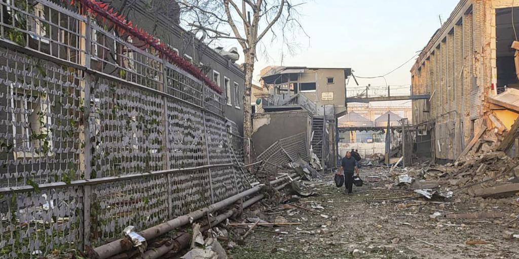 Rusia bombardea una cárcel en Zaporiyia y deja al menos 17 presos muertos