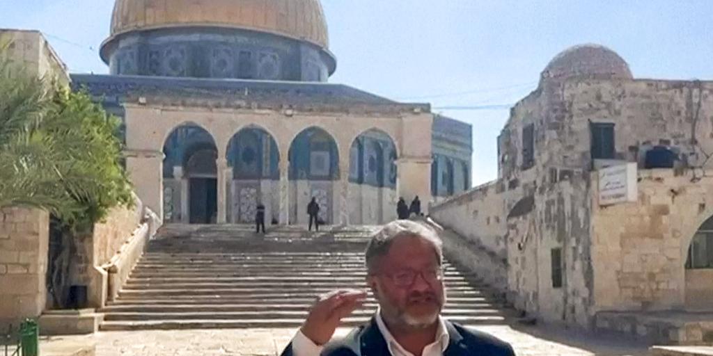 El ministro de Seguridad de Israel provoca al mundo musulmán rezando ante la simbólica mezquita de Al Aqsa