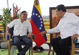 Petro abraza a Maduro un año después