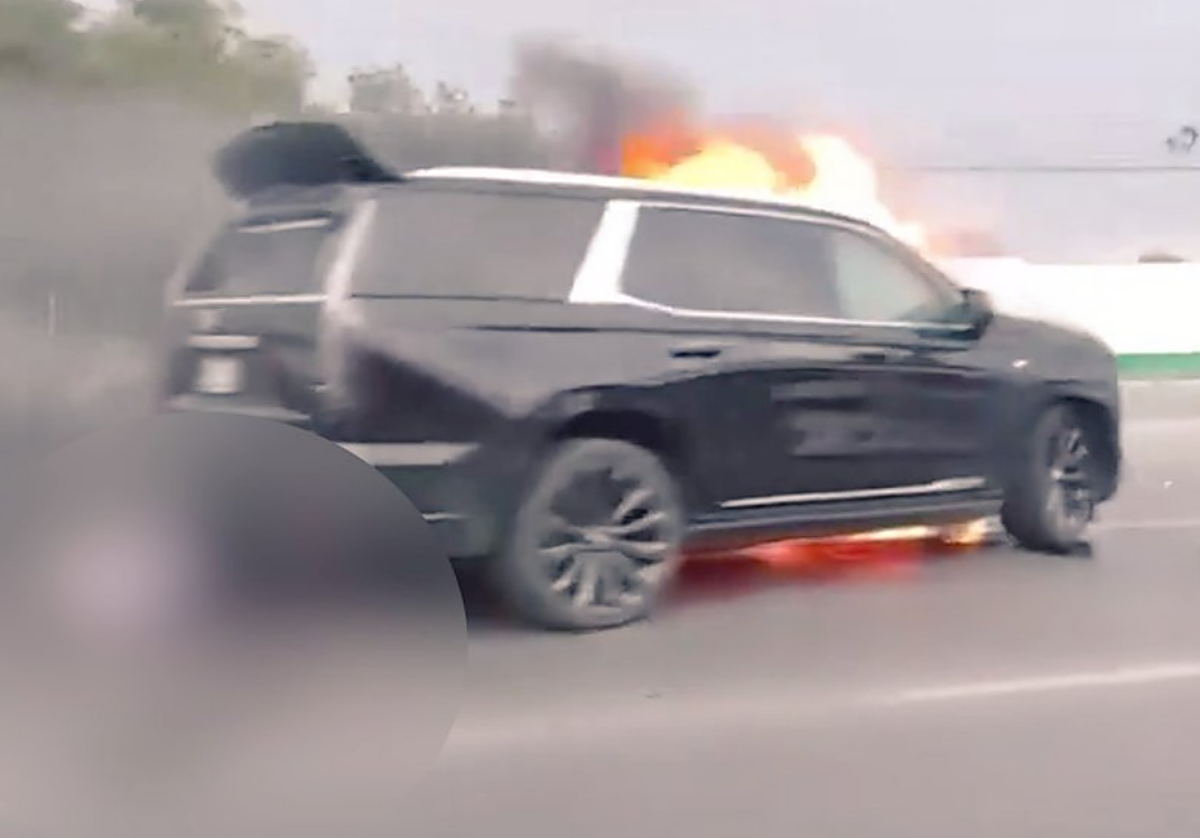 El coche en el que iba Ernesto Vázquez tras explotar por el impacto de una granada