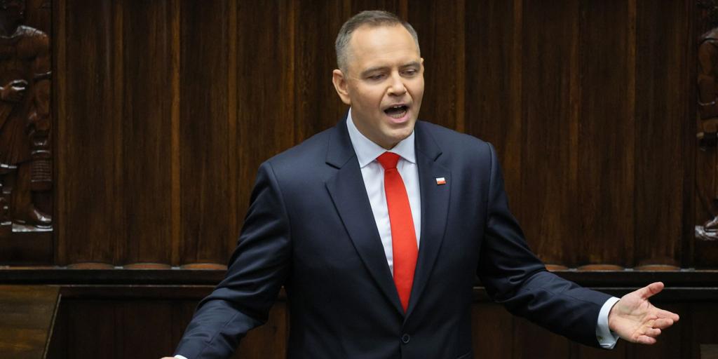 Nawrocki toma posesión como presidente de Polonia declarando la guerra al primer ministro Tusk: «Es el peor gobierno de la historia»
